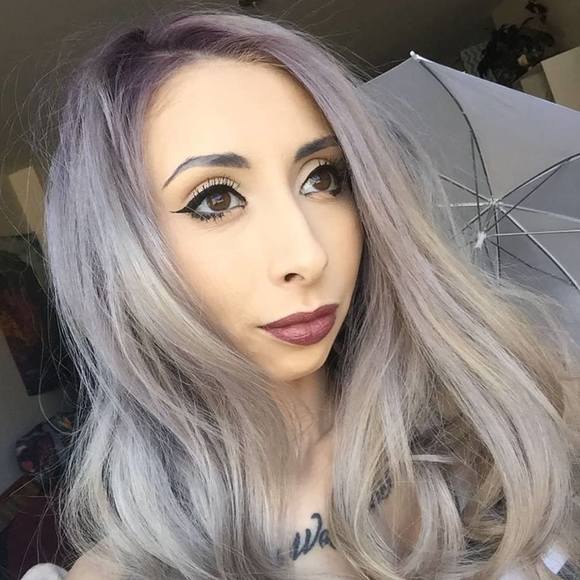 Poshmark profile picture for @porcelain